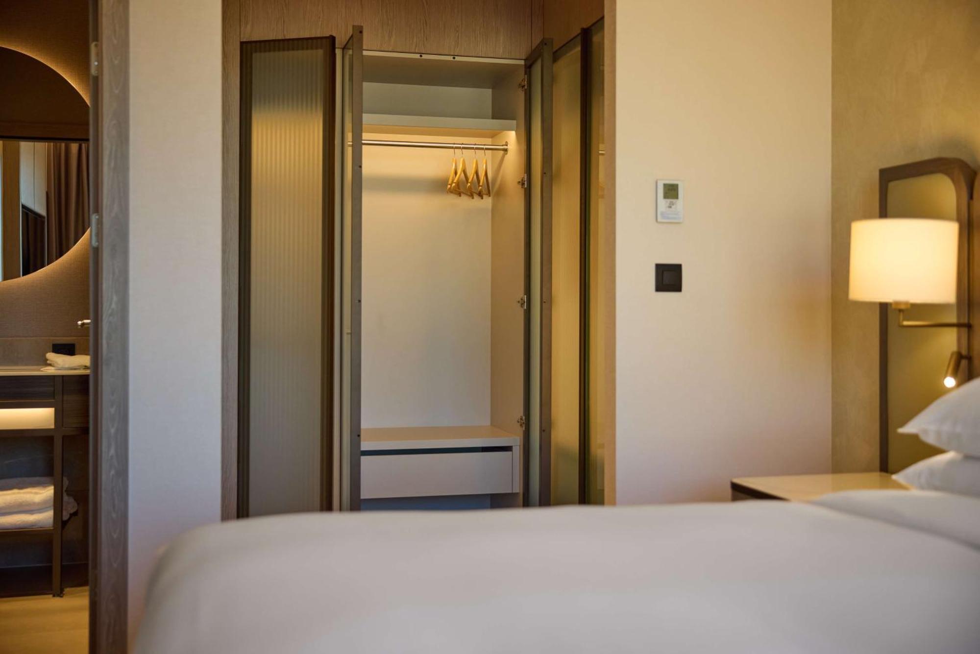 ฮิลตัน โซเฟีย โฮเต็ล Hotel ภายนอก รูปภาพ