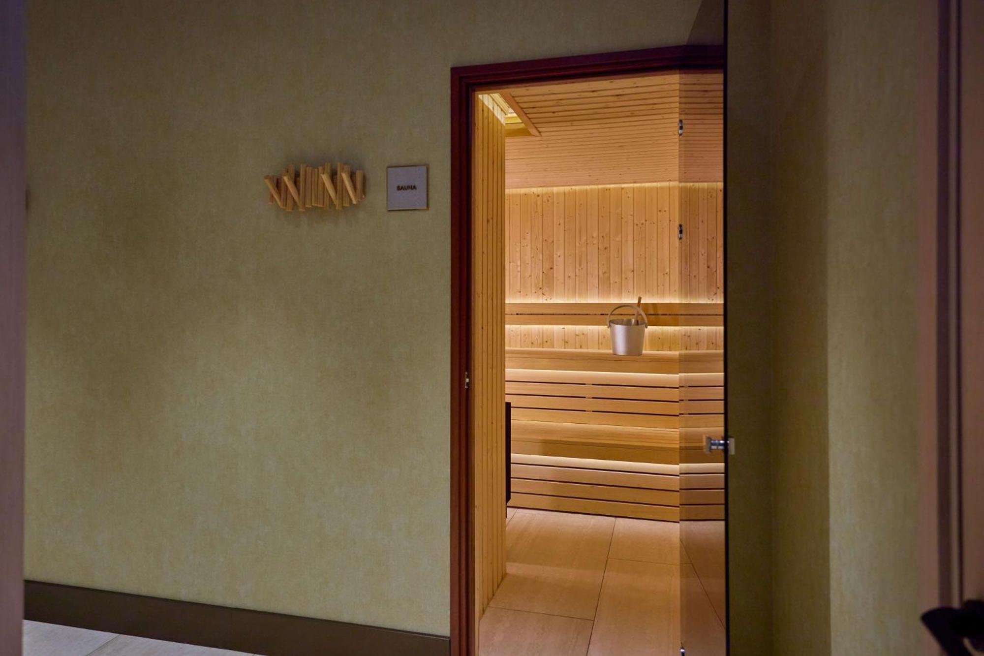 ฮิลตัน โซเฟีย โฮเต็ล Hotel ภายนอก รูปภาพ